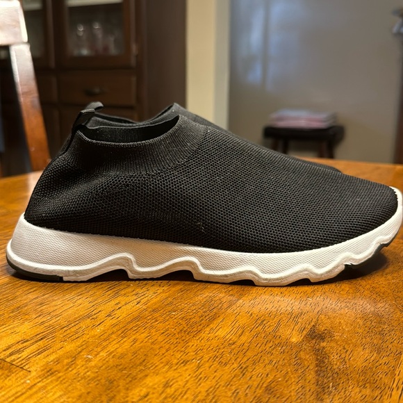 Women’s EC Tommy Bahama black athletic shoes. Size 8.5 - Picture 2 of 8